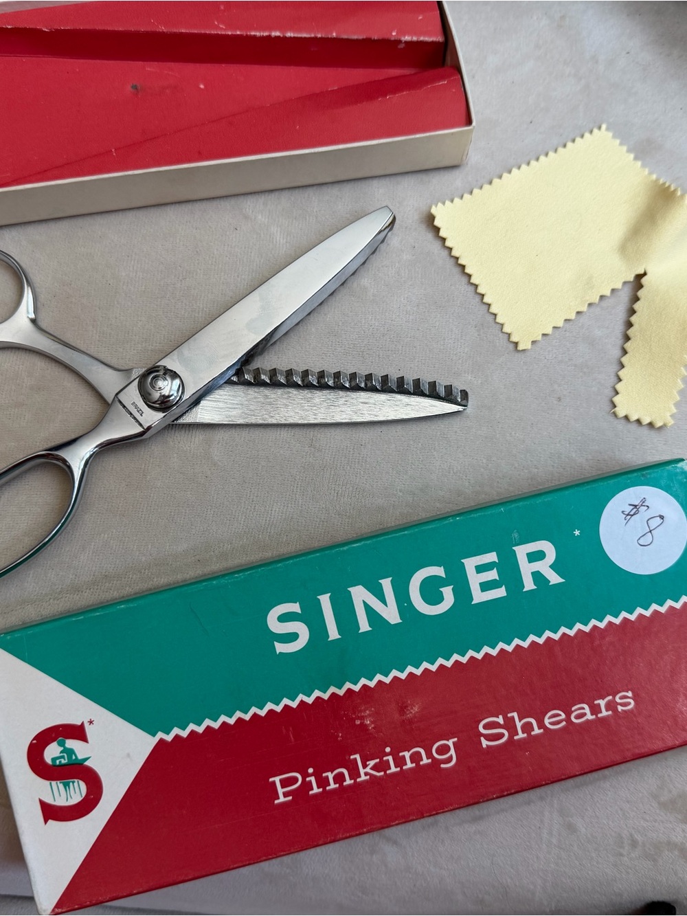 Singer Pinking Shears in original box. EUC vintage mid century sewing staple